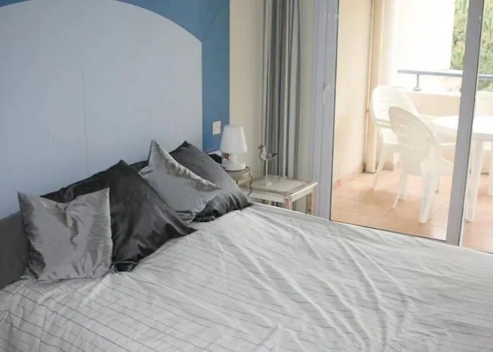 Apartment Royal Park - - Royal Park Mae-7591 *